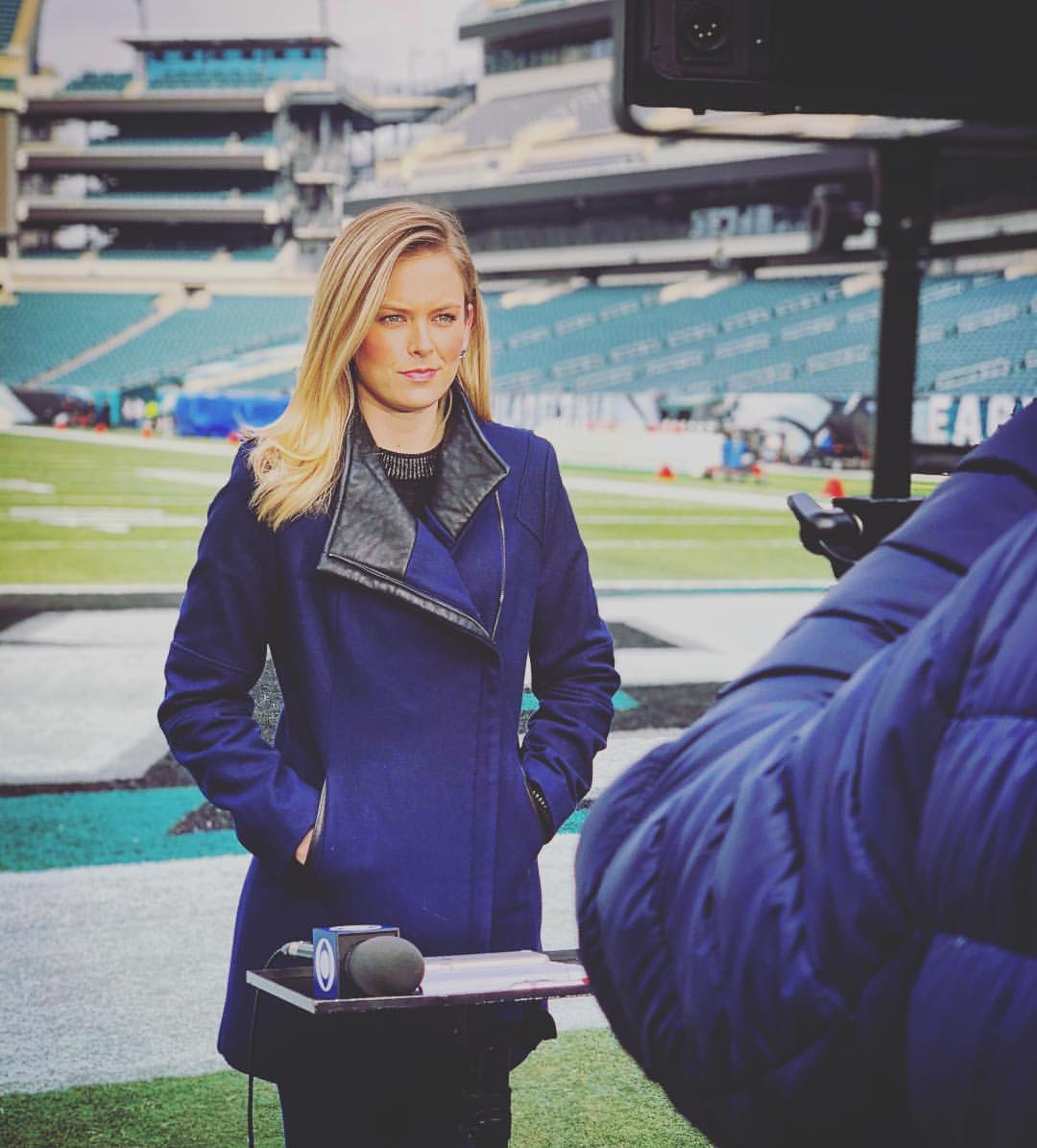 Jamie Erdahl: Host, Husband & Salary [2023 Update] - Players Bio