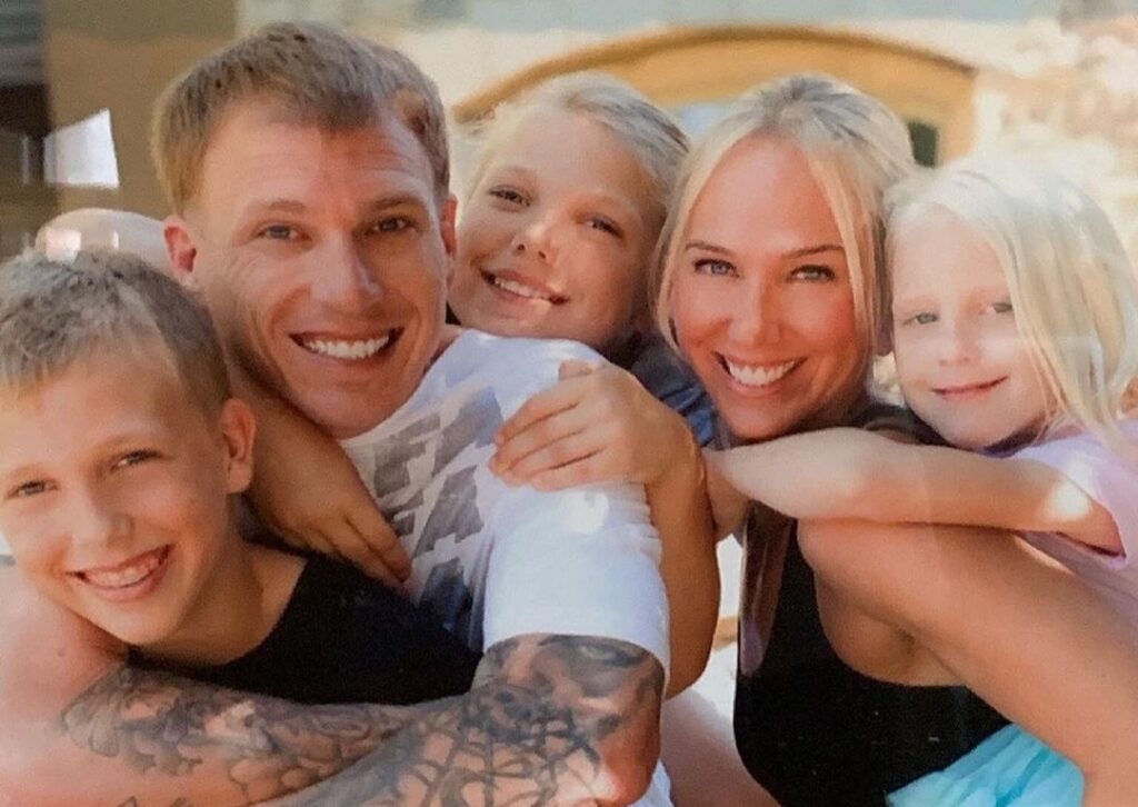 Jason Williams with his family