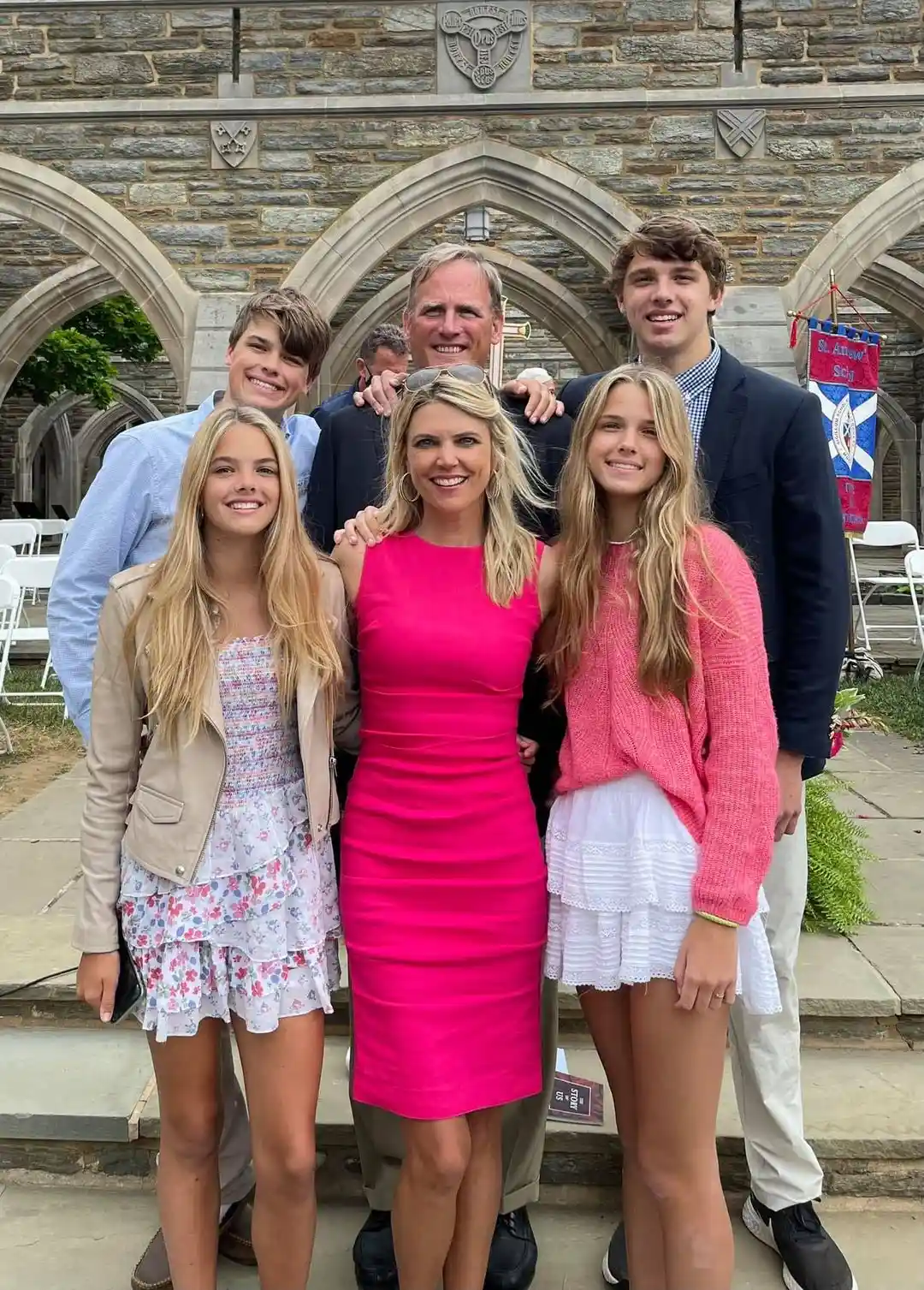 Melissa Stark With Her Father And four Children 