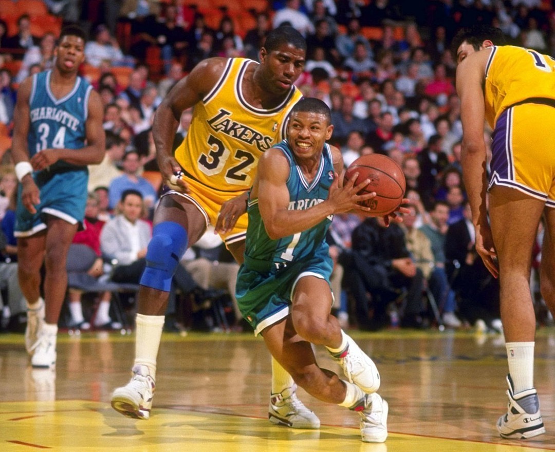 Muggsy Bogues Playing During The Match