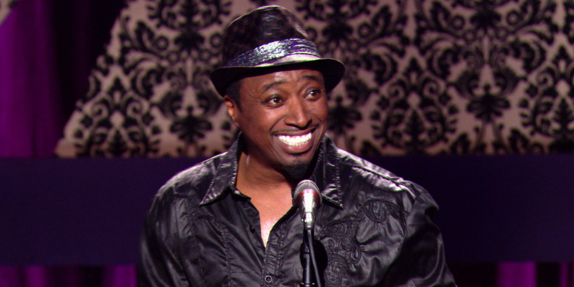 Eddie Griffin wearing a hat