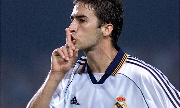 Raul Gonzalez with the silence sign after he scored against Barcelona