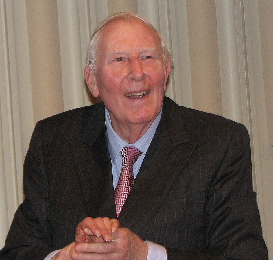 Sir Roger Bannister at the prize presentation of the 2009 Teddy Hall relay race (Source: Wikimedia)