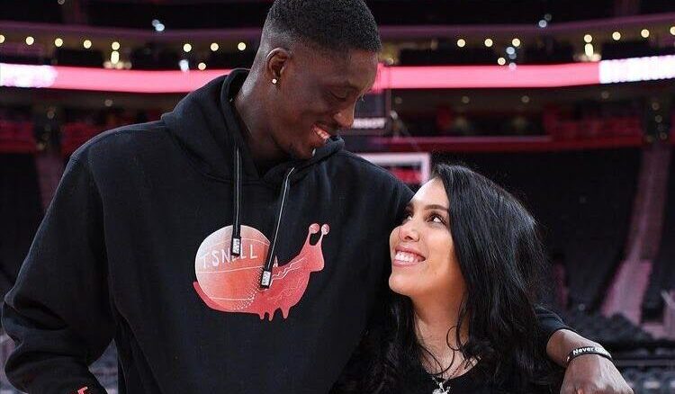 Tony Snell with his wife, Ashley Snell (Source: playersgf.com)