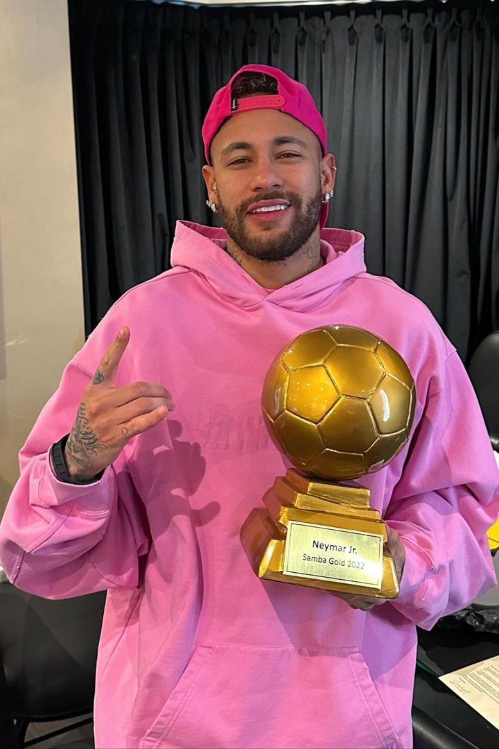 Neymar With His Samba Gold