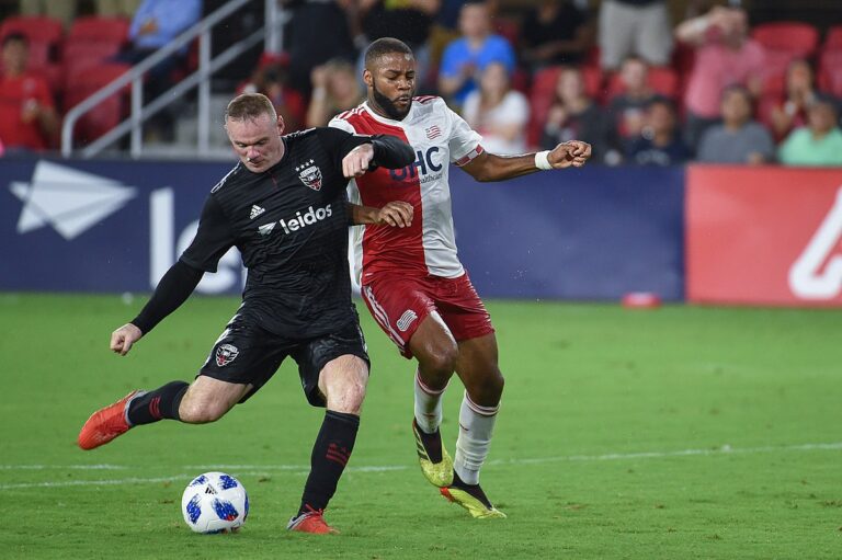 Wayne Rooney during a match. (Source: Wikimedia)
