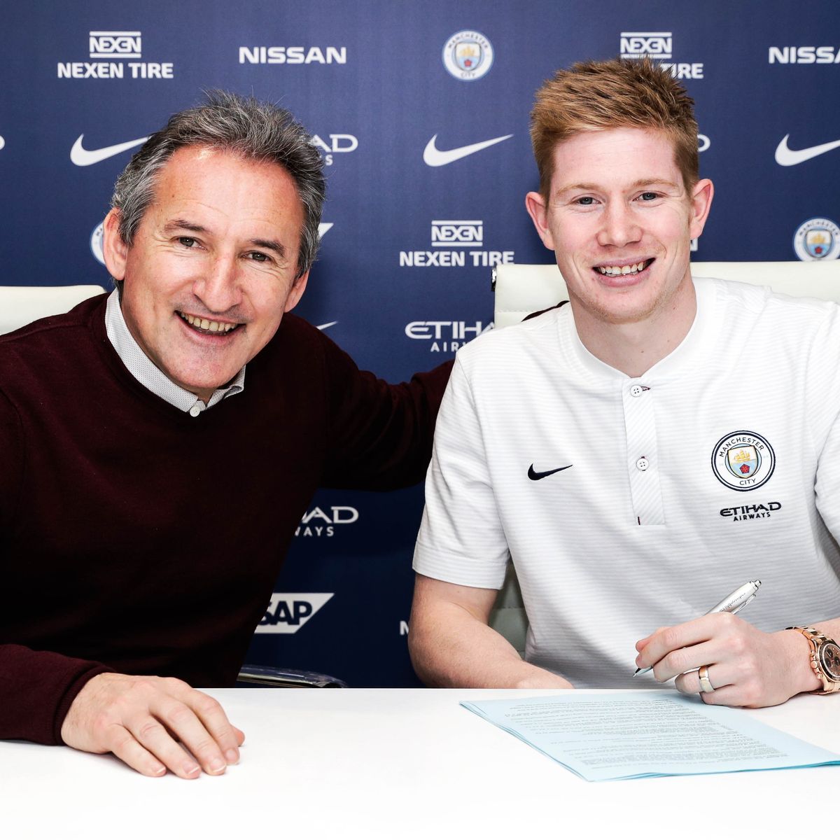 kevin-signing-for-man-city