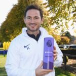 lampard-with-his-barclays-premier-league-manager-of-the-month-award