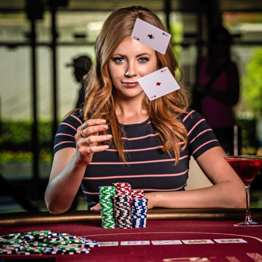 Lynn-Gilmartin-in-the-poker