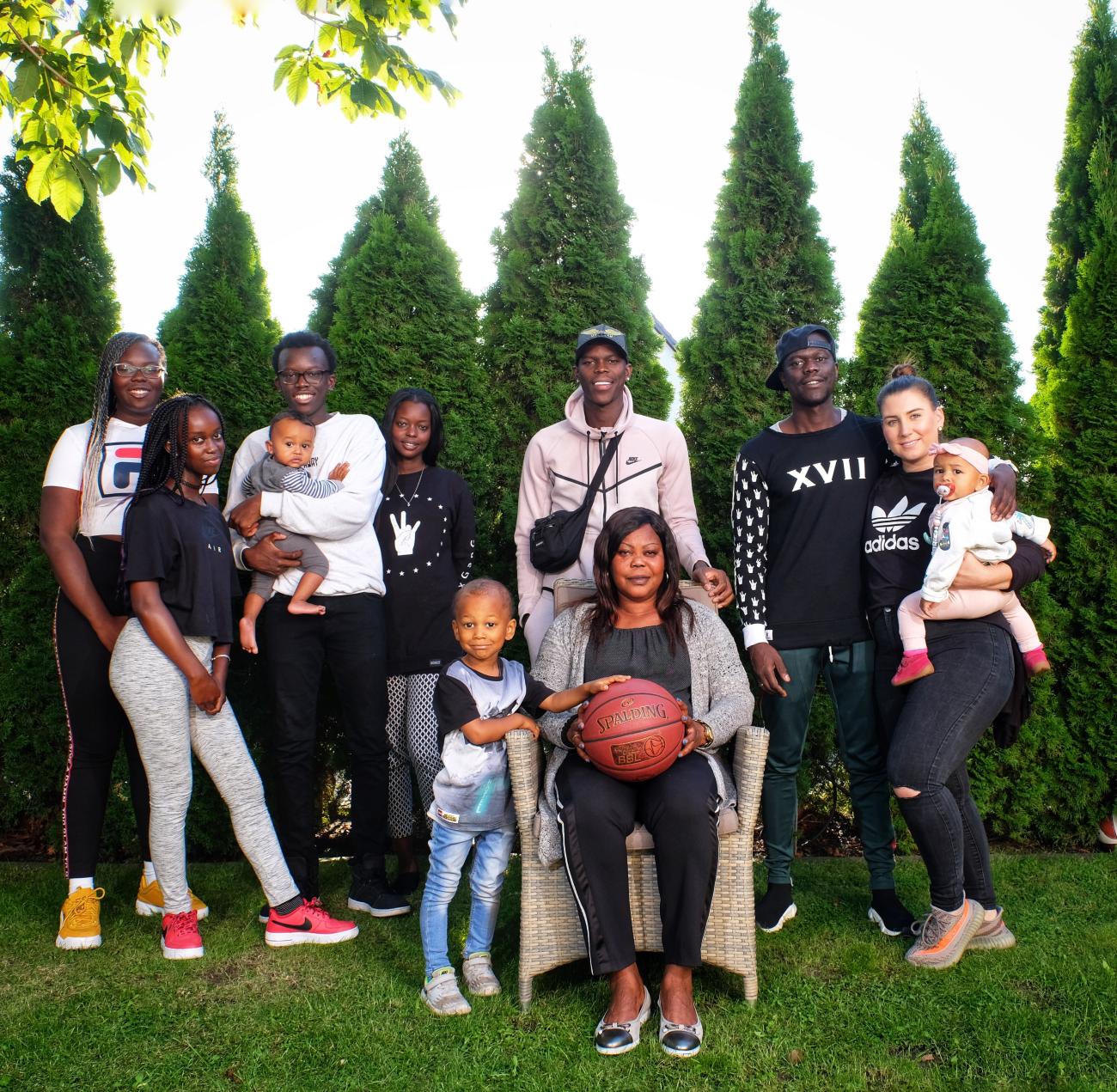 Dennis Schroder's family (Source: Lipstick Alley)