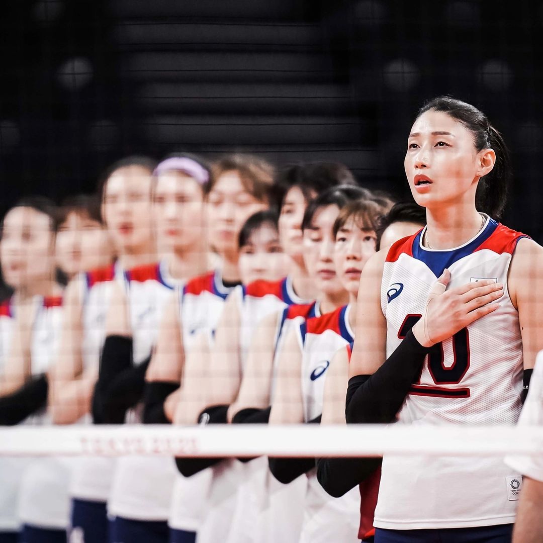 Kim Yeon-Koung With Her Team