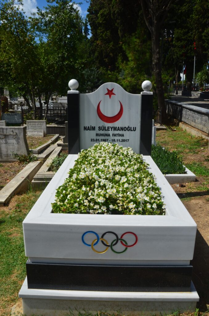 Naim Süleymanoglu Grave