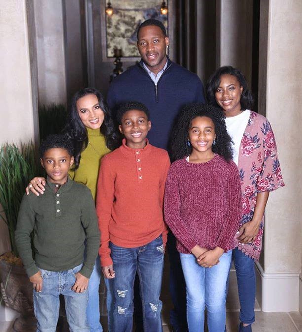 Tracy Mcgrady with his wife and children. (Source Instagram)