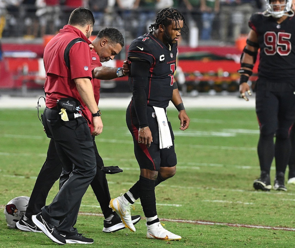 kyler-murray-walking-off-the-field-after-injury