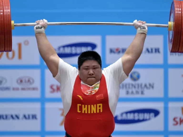 Zhou Lulu Doing Weightlifting