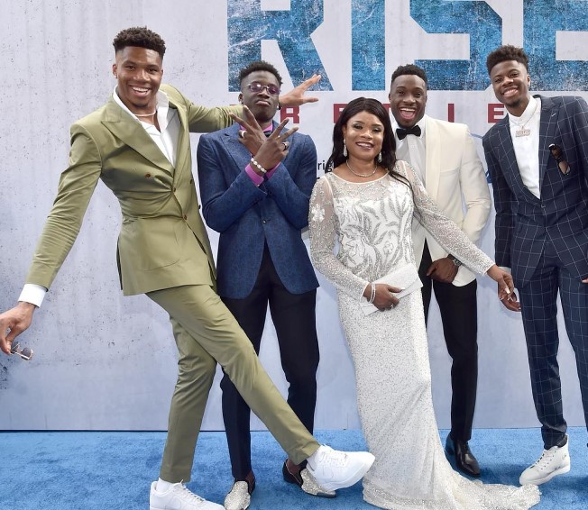 Giannis With His Mother And Brothers