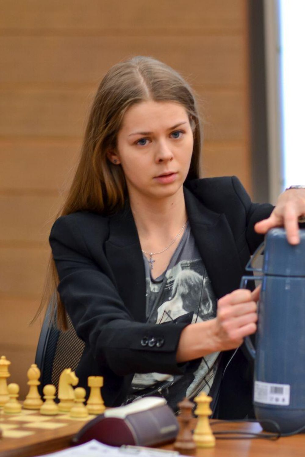 Tatiana Kosintseva Opening Bottle Cap During The Chess Competition 