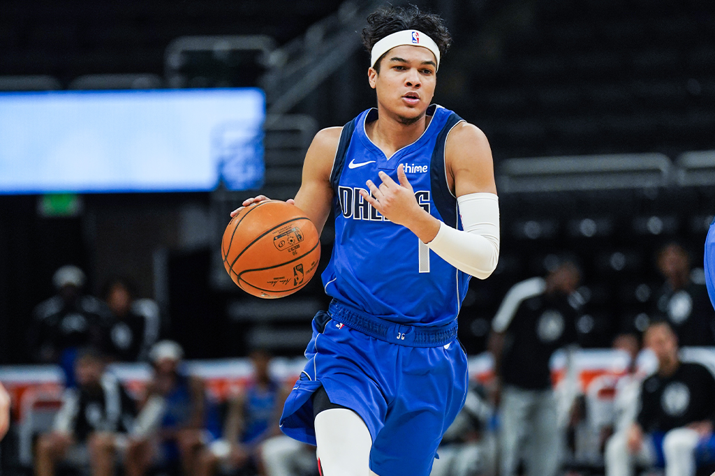 Tyrell Terry Playing For The Dallas Mavericks