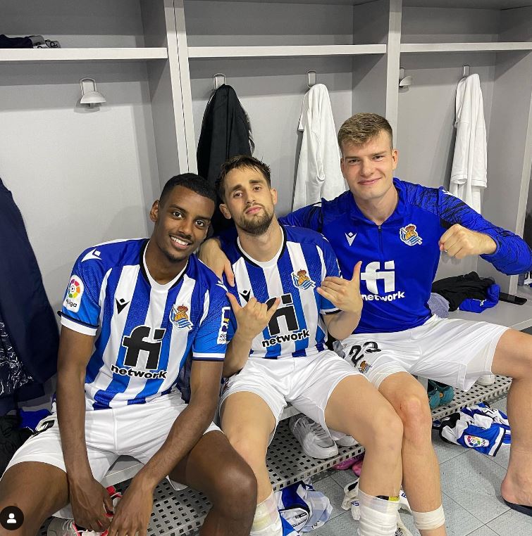 Alexander Isak with his teammates