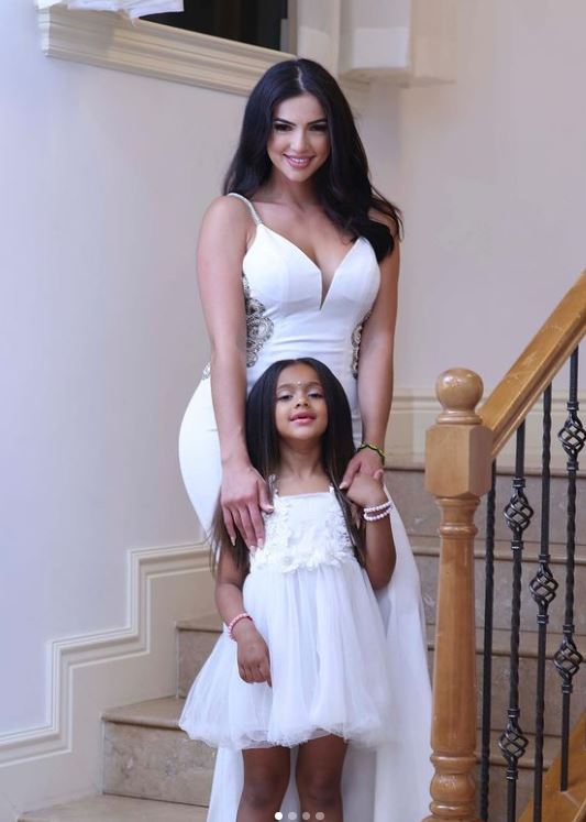 Aroldis Chapman Wife Cristina, with her daughter