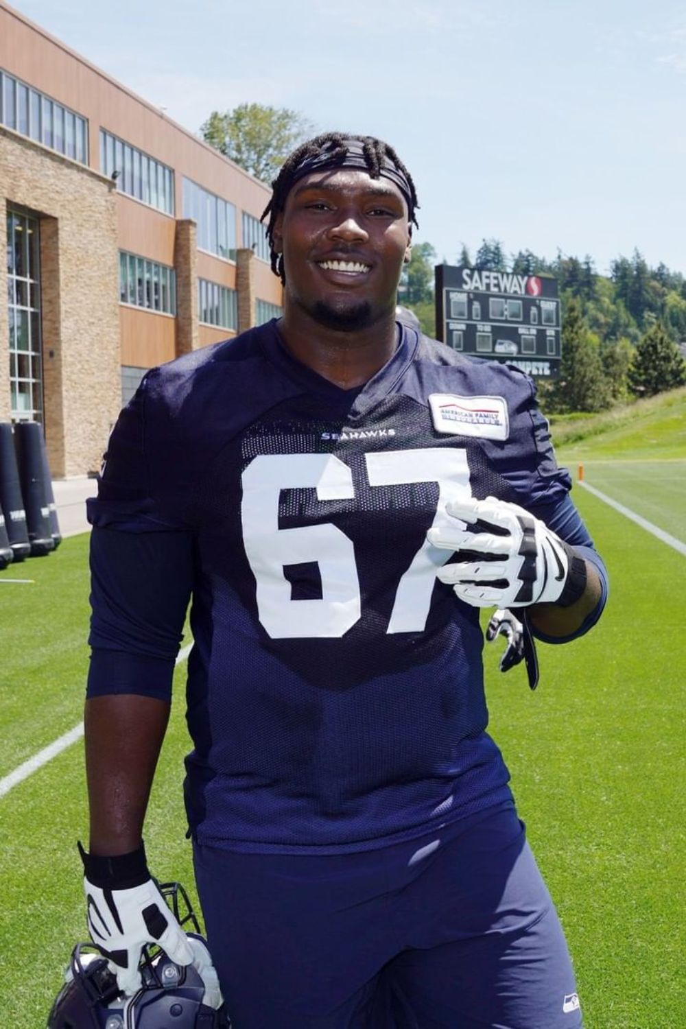 Charles Cross, An Offensive Tackle For Seattle Seahawks