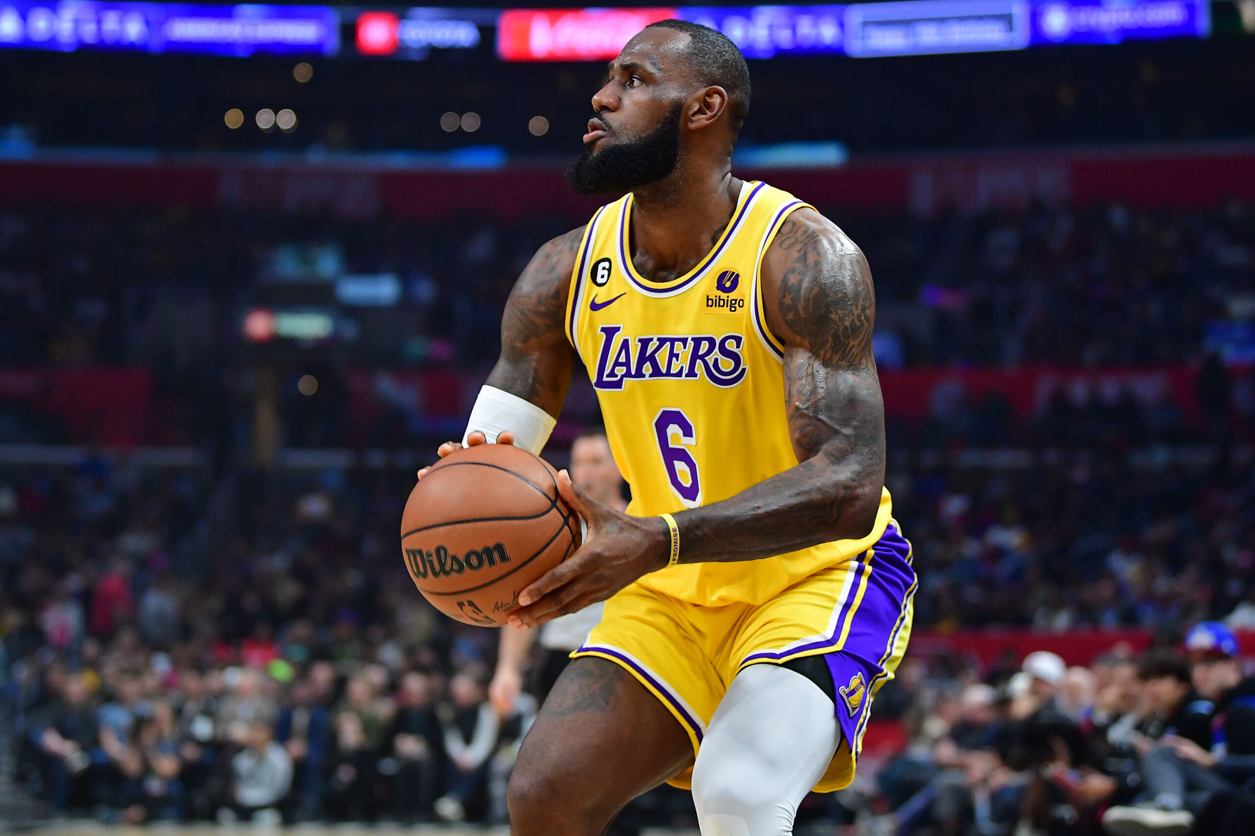 LeBron In Action For The Lakers