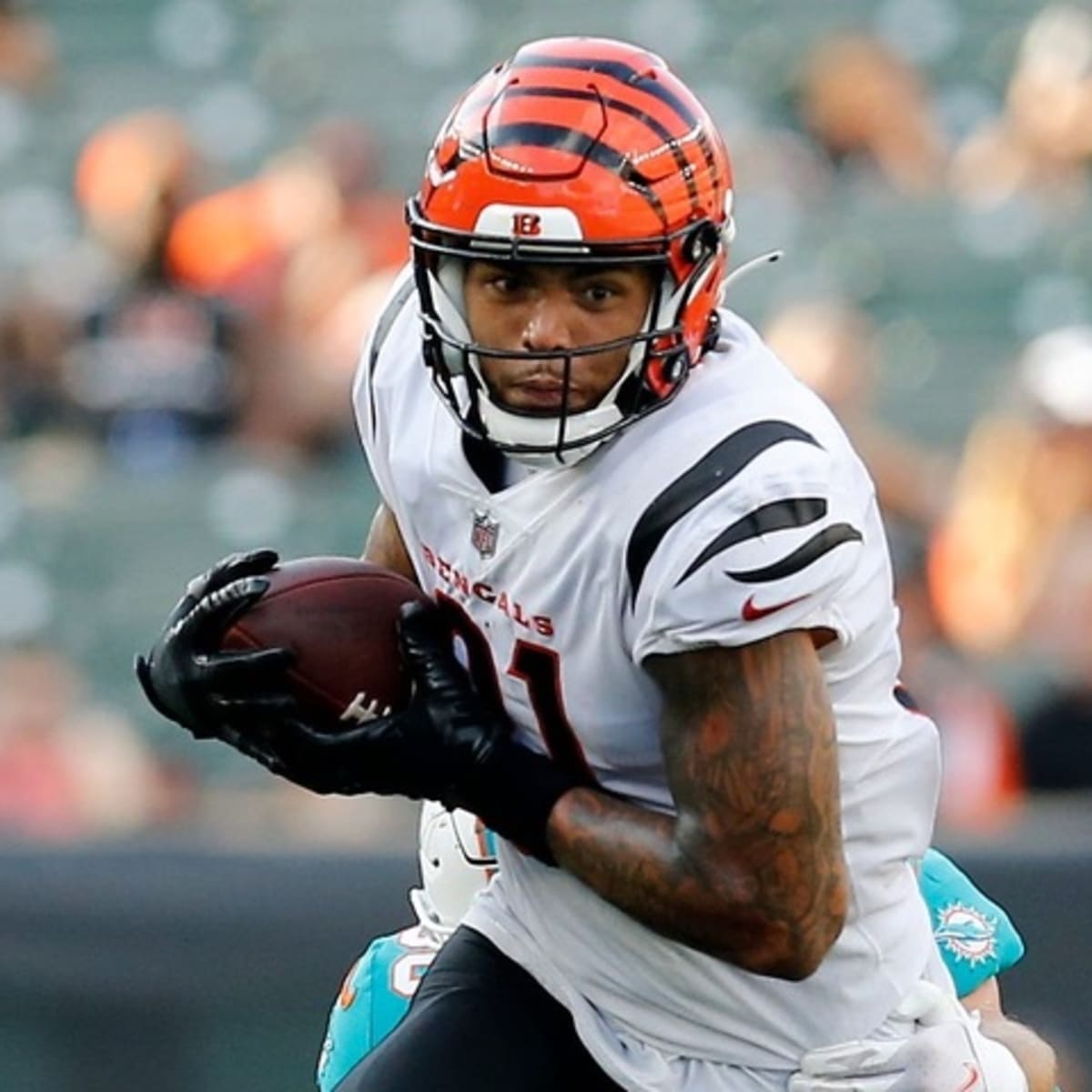 Cincinnati Bengals' Thaddeus Moss, left, makes a catch against Michael  Thomas during practice at the NFL football team's training facility in  Cincinnati, Thursday, Aug. 4, 2022. (AP Photo/Aaron Doster Stock Photo -  Alamy