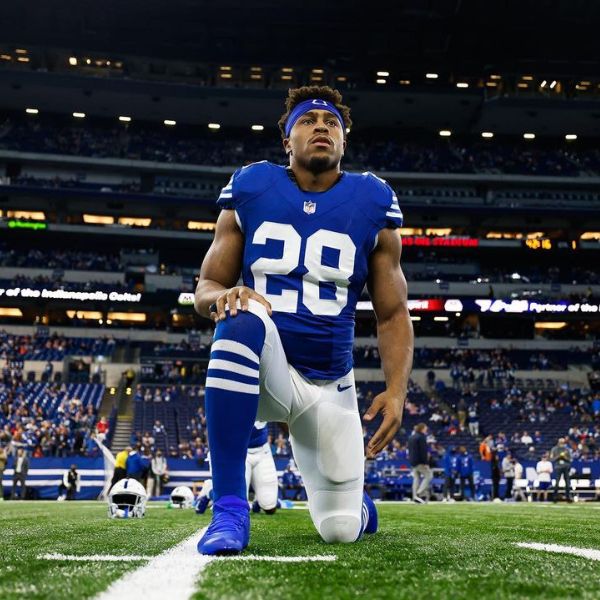 Taylor Playing For NFL Team Indianapolis Colts 