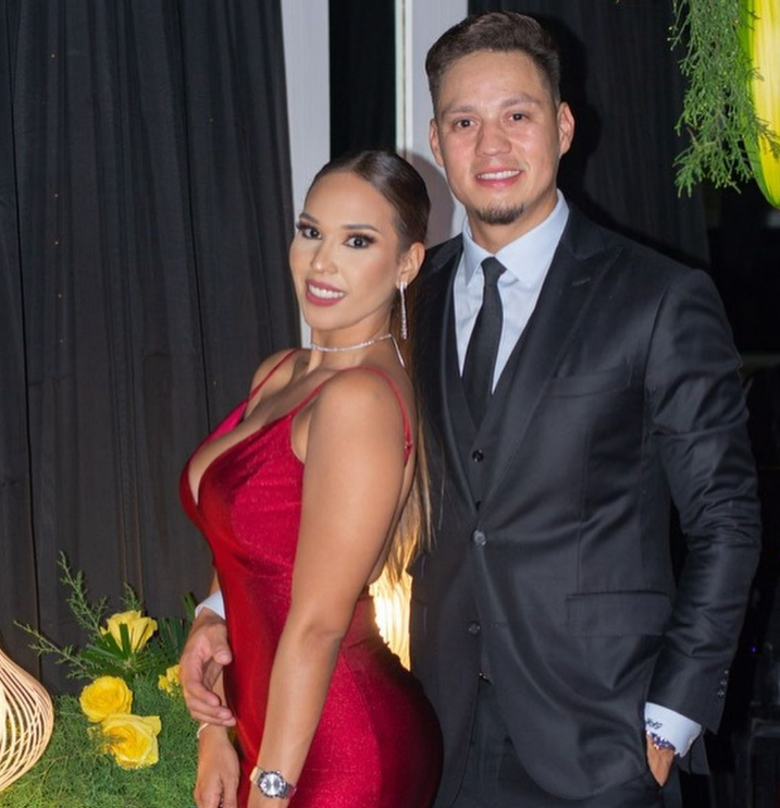 Who Is Wilmer Flores Wife? Career Life Explored - Players Bio