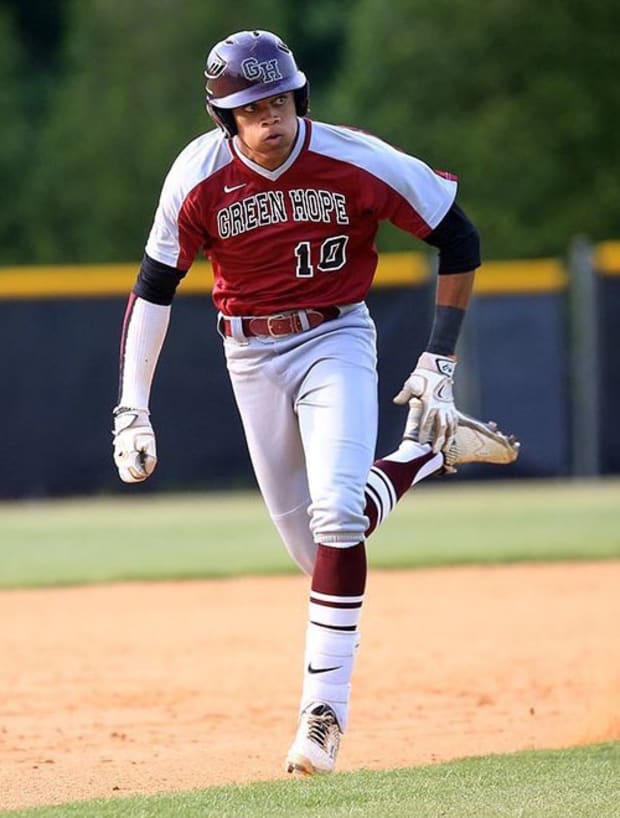 Deion-Sanders-playing-Baseball