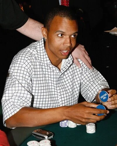 Phil-Ivey-Playing-Poker (Source: Celebrity Net Worth)