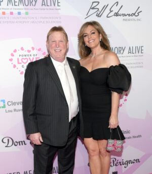 The Life of The Raiders Owner, Mark Davis! - Players Bio