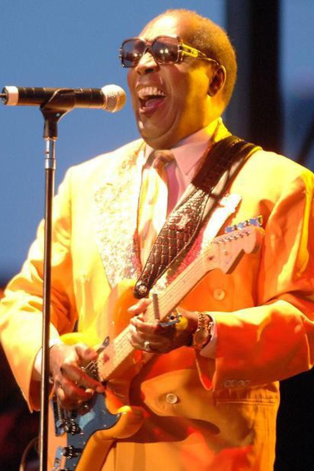 clarence-carter-performing-in-concert