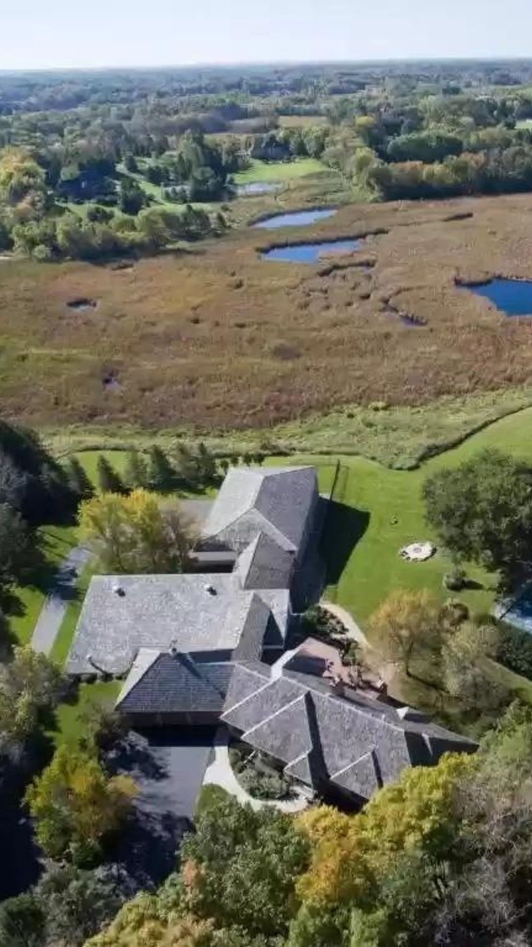 Former Patriot Randy Moss Selling Lincoln Home (Source: GoLocalProv)