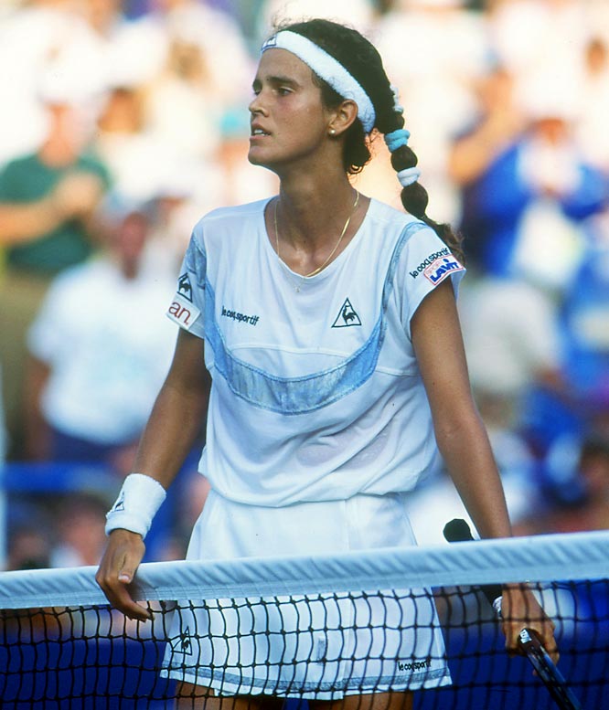 Young Mary Joe Fernández During A Match