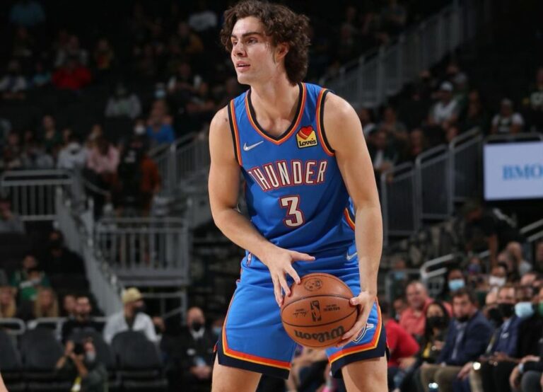 Josh Giddey Looking For His Teammate To Pass The Basketball