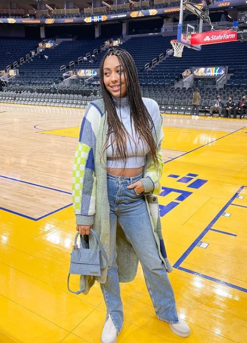 Sydel With Braids At The Court