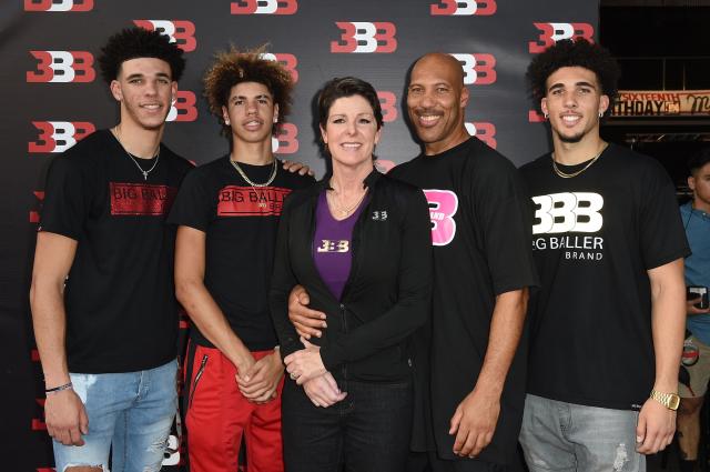 Tina Ball & Lavar Ball With Kids (Source: Daily Telegraph)