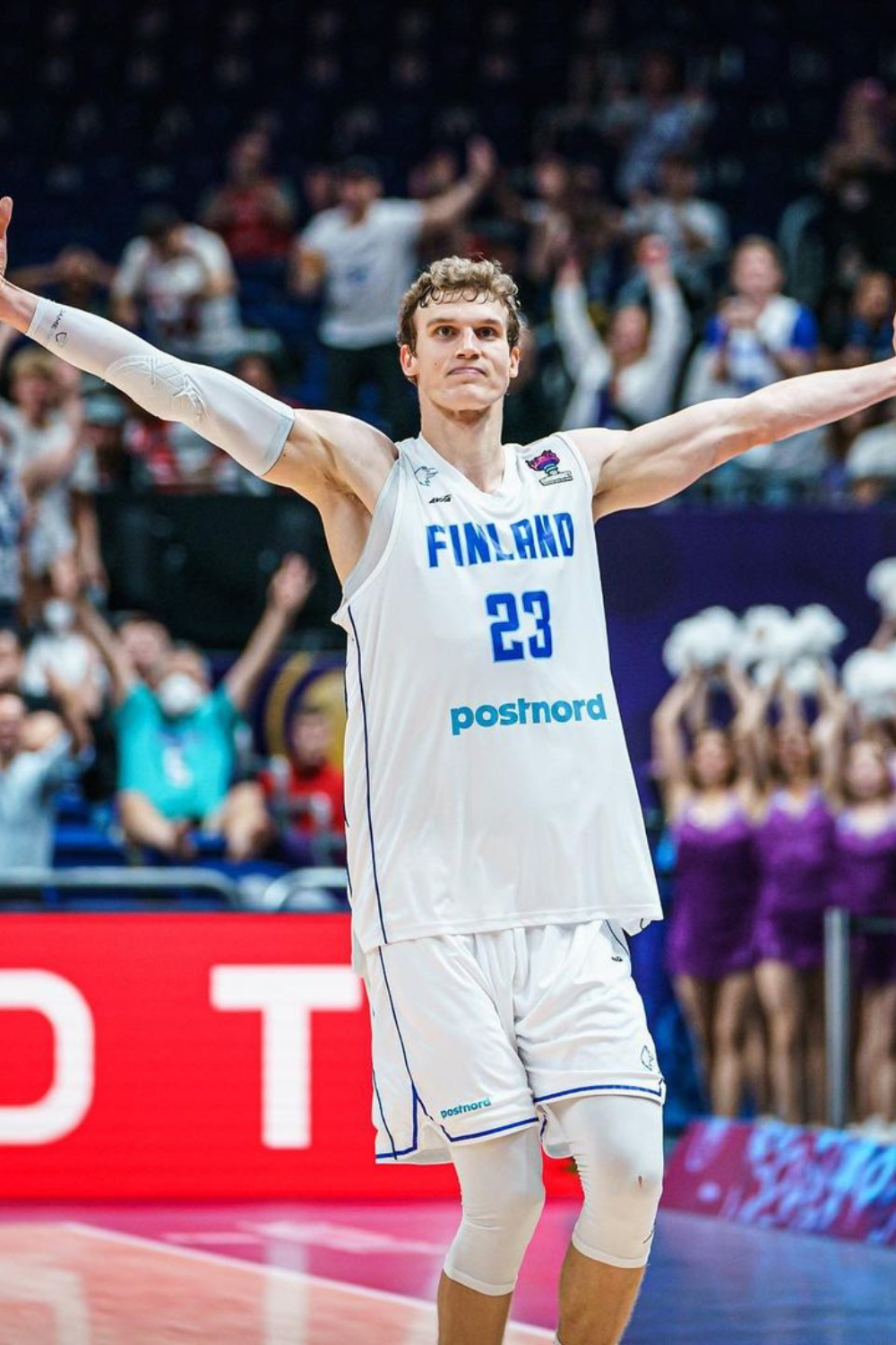 Lauri Markkanen Playing For His National Team