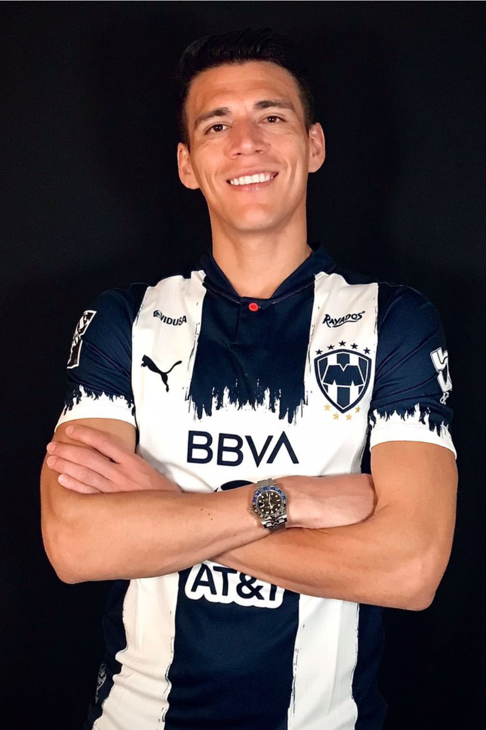 hector-moreno-in-monterrey-jersey