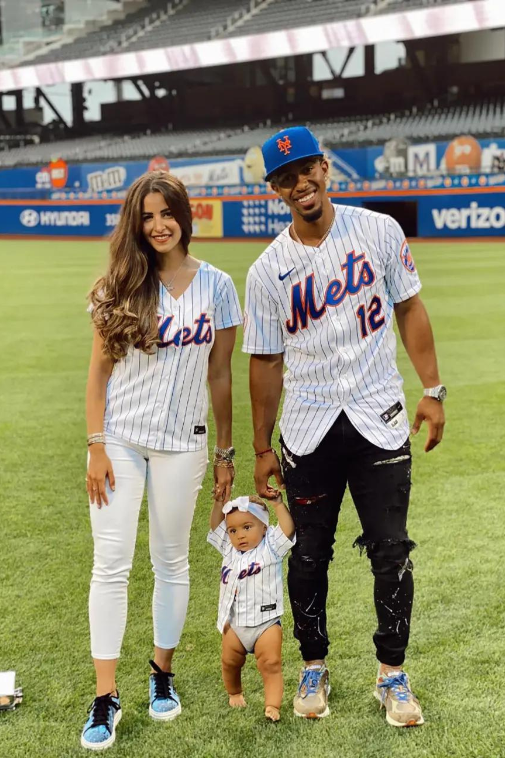 Katia Reguero With His Wife Fransisco Lindor And Daughter