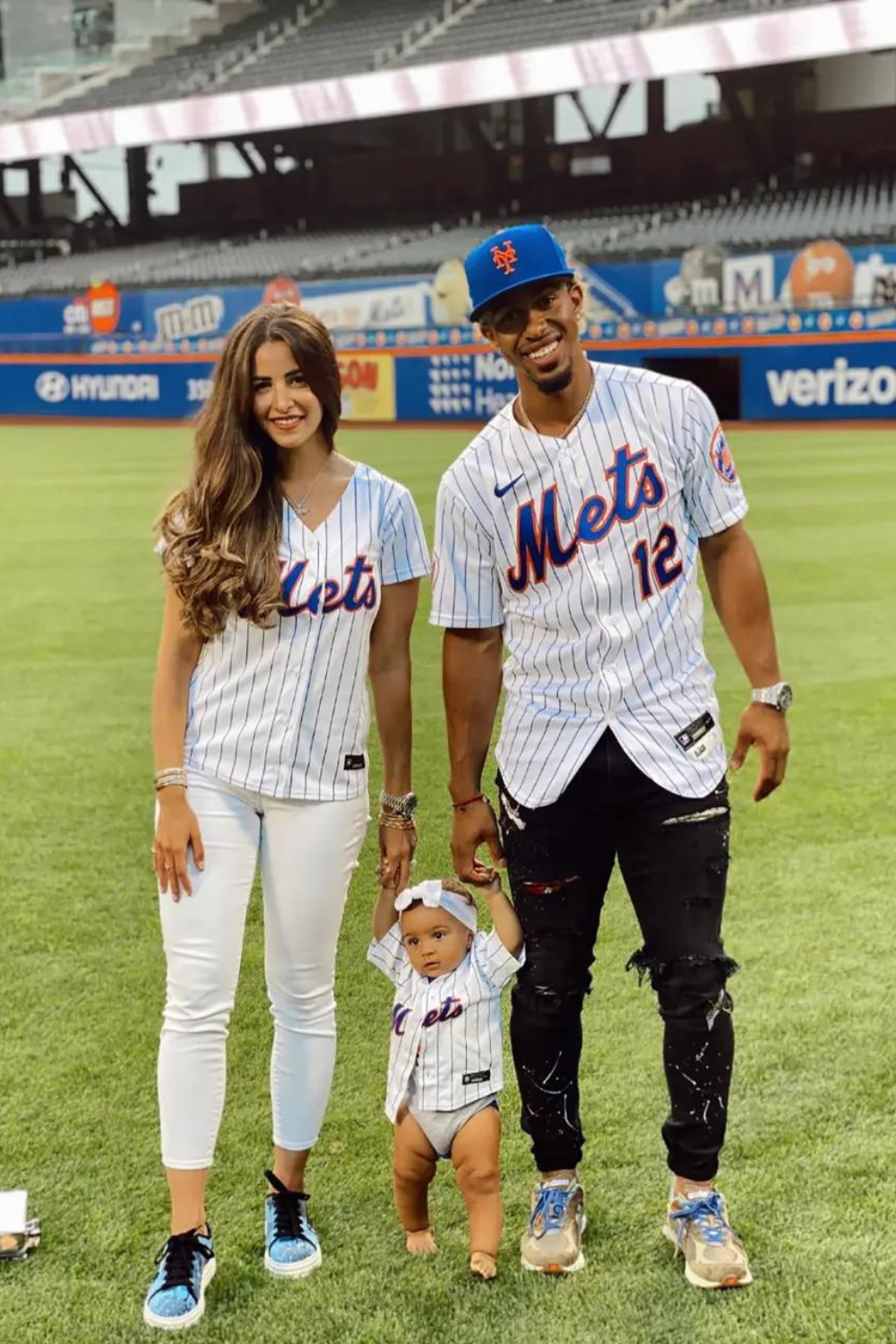 Francisco Lindor Family With Father,Mother and Girlfriend Nilmarie Huertas  2021