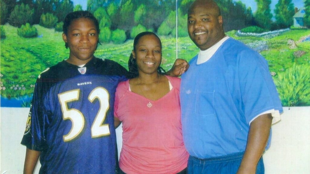 Kenny Clark with his father and mother (Source: ESPN)