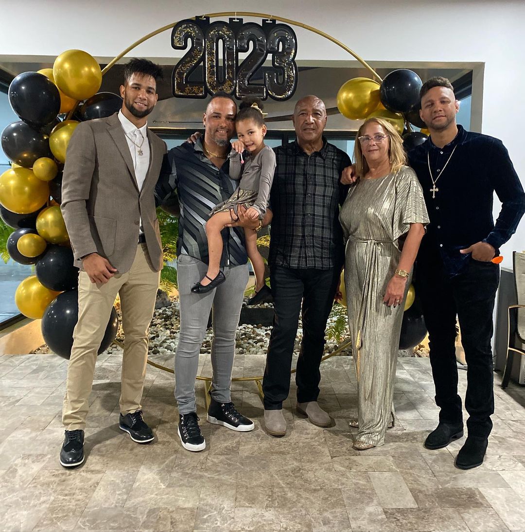 Lourdes With His Parents And Brothers 