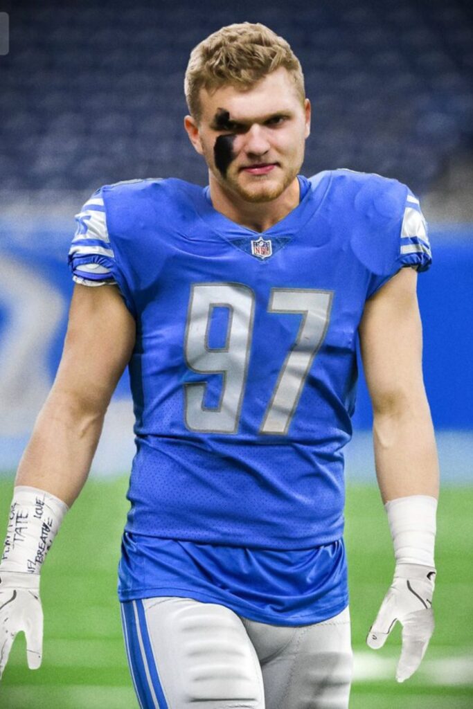 Aidan Hutchinson Mother Melissa Hutchinson's Bio! Players Bio [2024