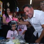 De La Hoya Participating In Charity Event At So Cal Boxing Academy