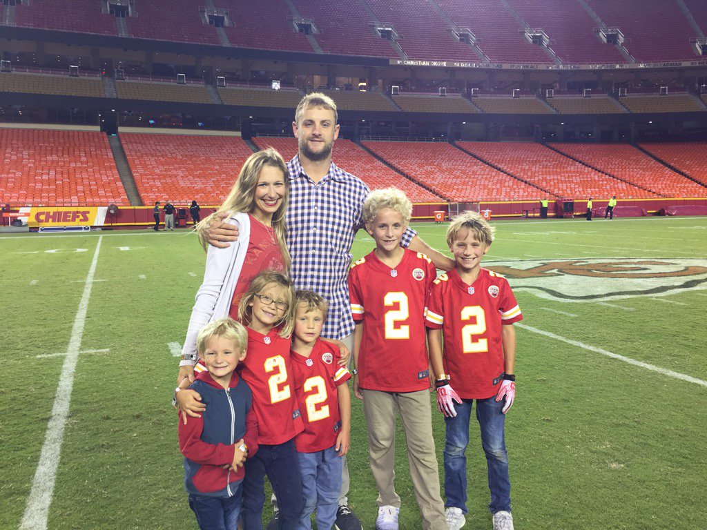 Punter Dustin Colquitt With His Wife And Children 