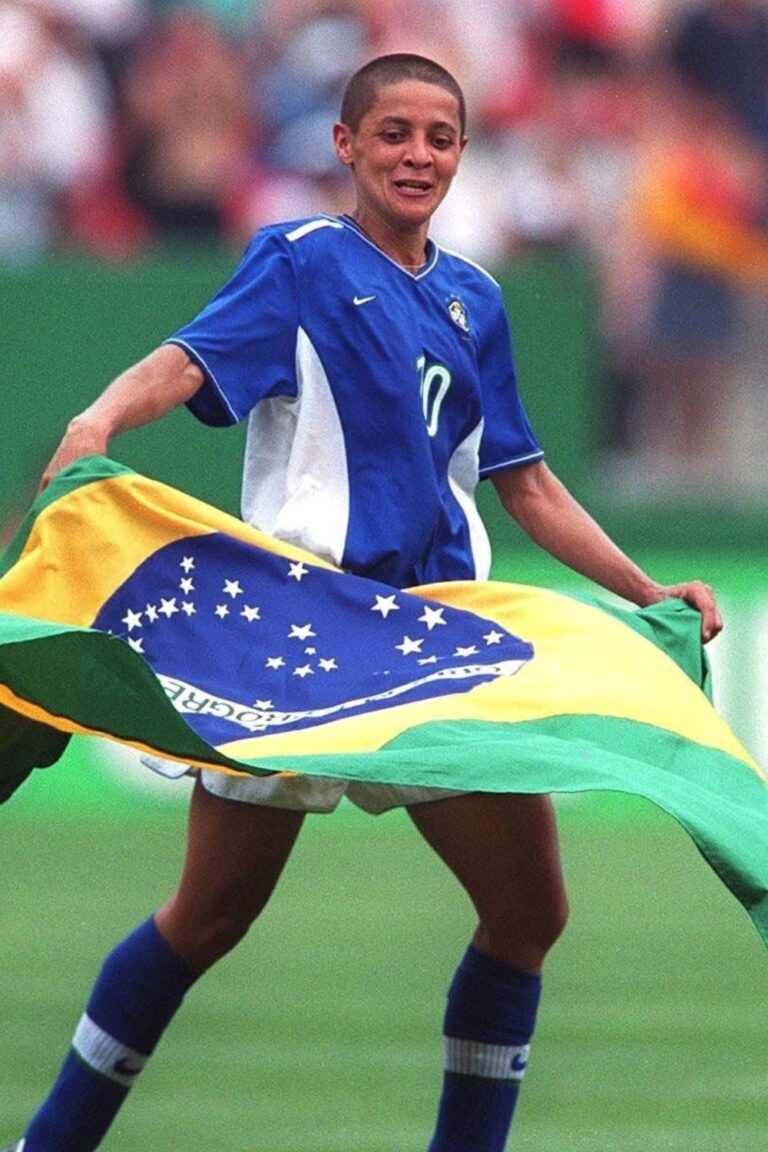 19 Greatest Female Soccer Players [2024 Update] Players Bio