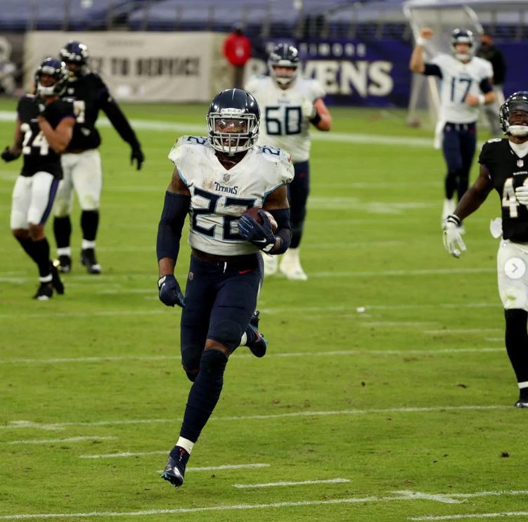 Derrick Henry playing for the titans