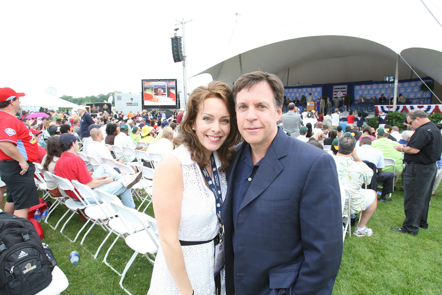 Bob Costas Poses With His Wife At The 2009 Induction Ceremony During Hall Of Fame Weekend (Source: 